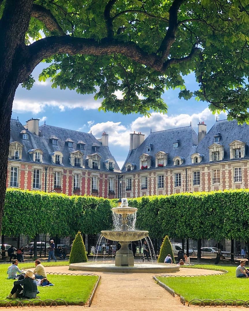 Place des Vosges, Paris, Pháp