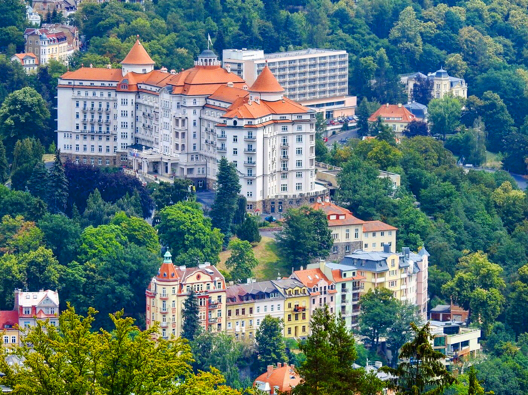Karlovy Vary nhìn từ tháp Diana Lookout, Cộng hòa Czech