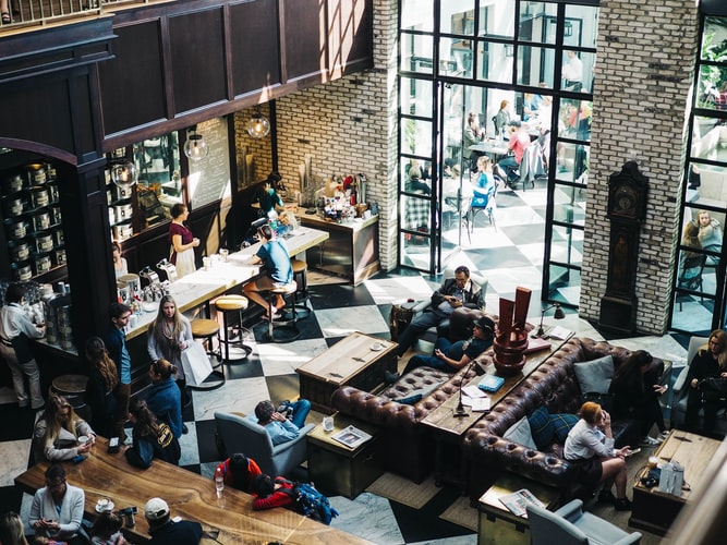 Tại sao làm việc ở quán cà phê có thể giúp nâng cao sự sáng tạo?